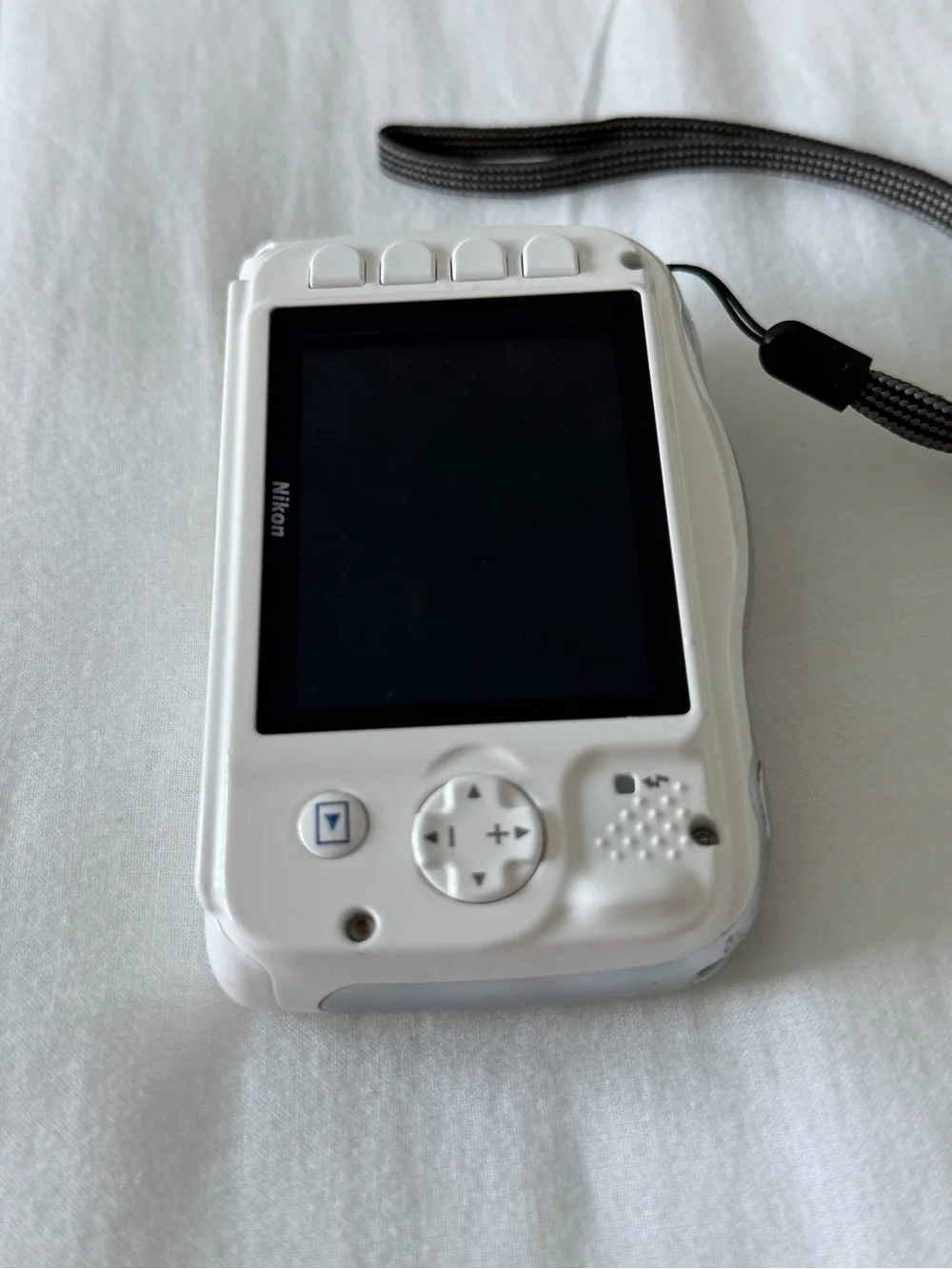Nikon Coolpix S33 White Waterproof Compact Camera with Charger